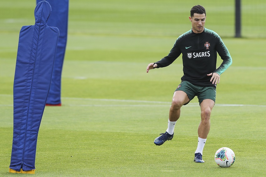 Sự thật bất ngờ về chấn thương của Ronaldo khi tập trung đội tuyển