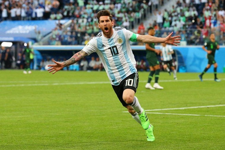 Fan Ronaldo troll Messi khi CR7 áp sát kỷ lục ghi bàn ở đội tuyển Fan Ronaldo troll Messi khi CR7 áp sát kỷ lục ghi bàn ở đội tuyển