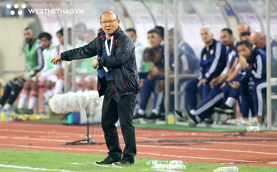 Dư âm Việt Nam vs UAE: Thầy Park giành chiến thắng khi bóng còn chưa lăn!