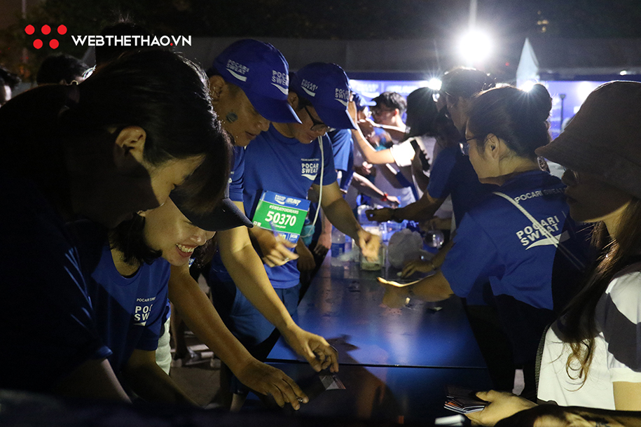 Hàng nghìn VĐV xuất phát trong đêm tại Pocari Sweat Run Việt Nam 2019