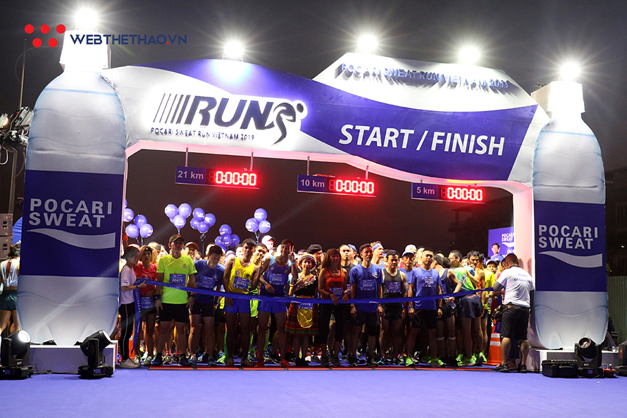 Hàng nghìn VĐV xuất phát trong đêm tại Pocari Sweat Run Việt Nam 2019
