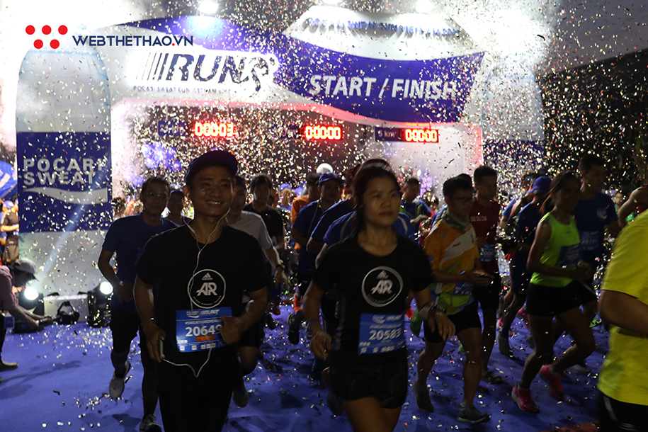Hàng nghìn VĐV xuất phát trong đêm tại Pocari Sweat Run Việt Nam 2019
