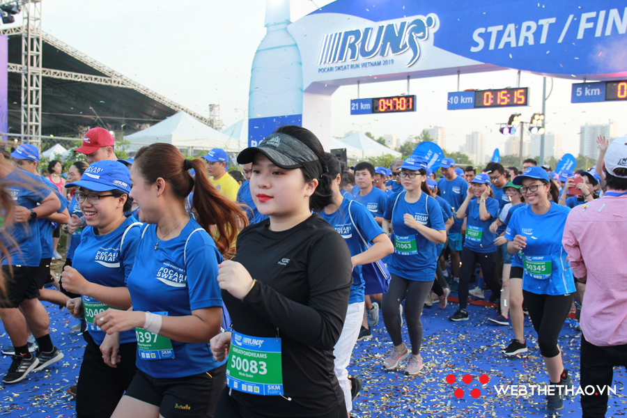 Hàng nghìn VĐV xuất phát trong đêm tại Pocari Sweat Run Việt Nam 2019