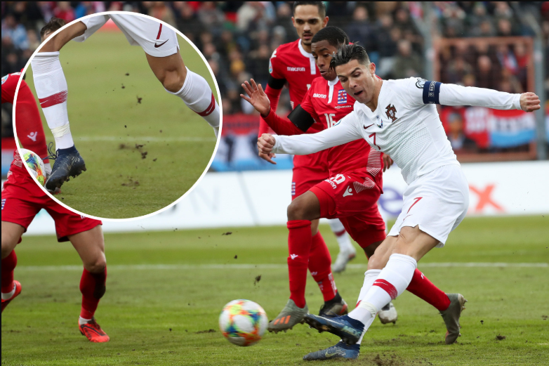 Ronaldo ghi bàn thứ 99 cho Bồ Đào Nha trên sân như… mặt ruộng