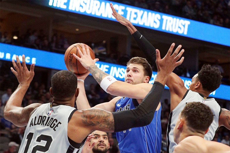 "Tặng" triple-double cho Spurs, Luka Doncic đi vào lịch sử cùng LeBron James