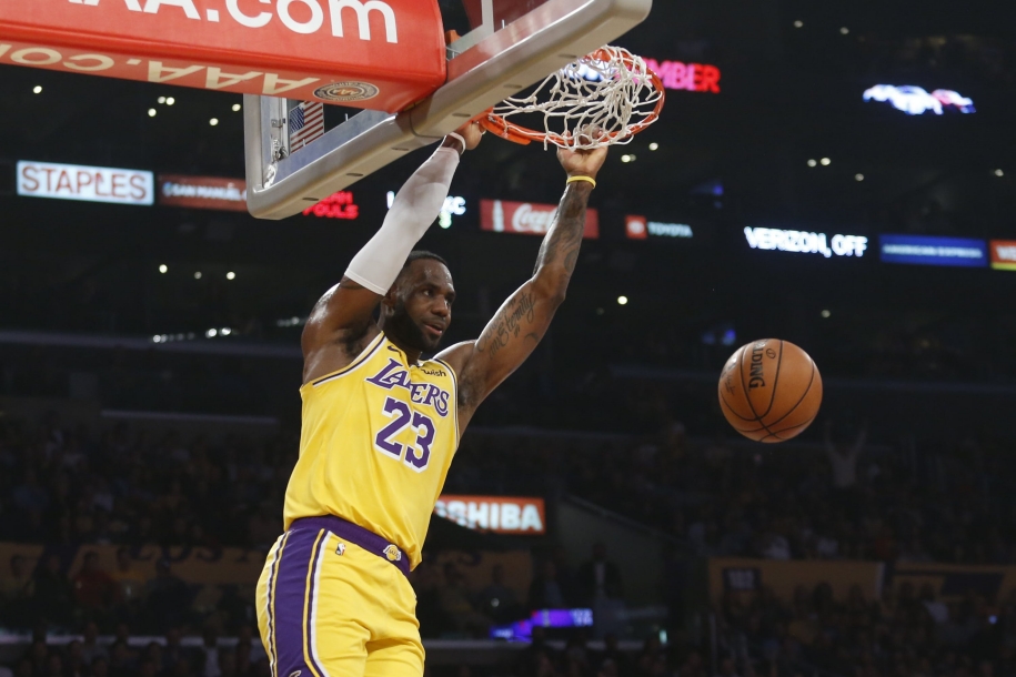 Kết quả NBA ngày 20/11: LeBron James đạt cú triple-double lịch sử
