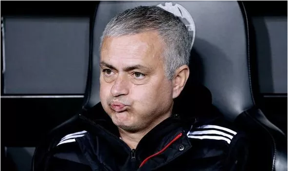 Người hâm mộ MU phản ứng trái ngược khi Mourinho đến Tottenham