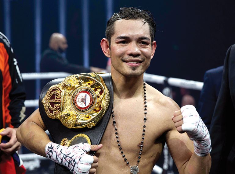 Nonito Donaire mượn cúp chiến thắng từ đối thủ để giữ lời hứa với con trai