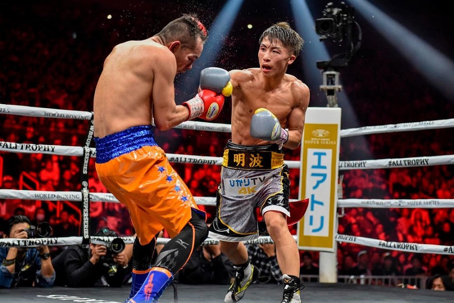 Nonito Donaire mượn cúp chiến thắng từ đối thủ để giữ lời hứa với con trai Nonito Donaire mượn cúp chiến thắng từ đối thủ để giữ lời hứa với con trai