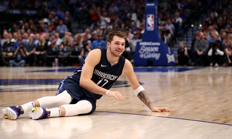 Khủng hoảng lực lượng, Golden State Warriors bị chôn vùi bởi Dallas Mavericks