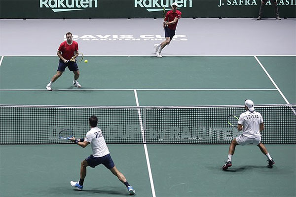 Davis Cup Finals 2019: Thiếu kinh nghiệm tổ chức nên VĐV phải đánh... tới sáng!