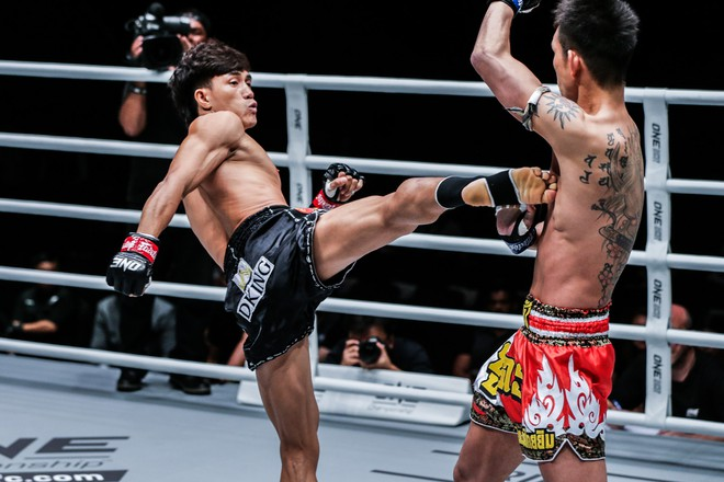 Nguyễn Trần Duy Nhất chiến thắng ấn tượng ngay trên sân nhà của ONE Championship