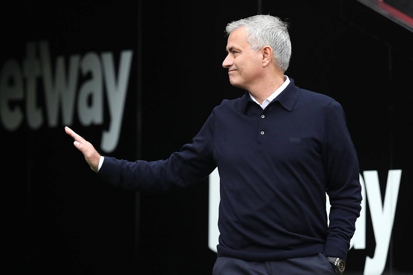 Mourinho và Tottenham hưởng lợi từ “thủ môn tệ nhất thế giới”?