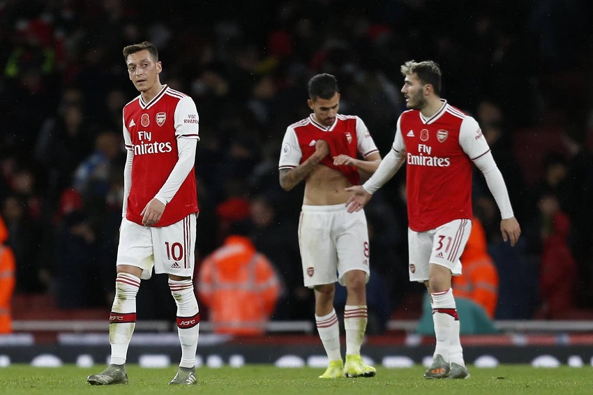 Arsenal phải chiến đấu trụ hạng với phong độ 6 trận gần đây