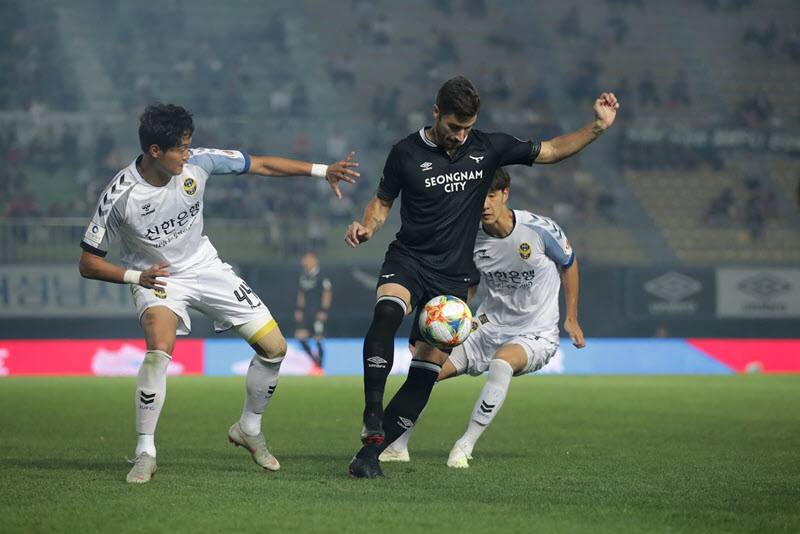 Nhận định Seongnam FC vs Gyeongnam FC 12h00, 24/11 (Vòng play off trụ hạng VĐQG Hàn Quốc)