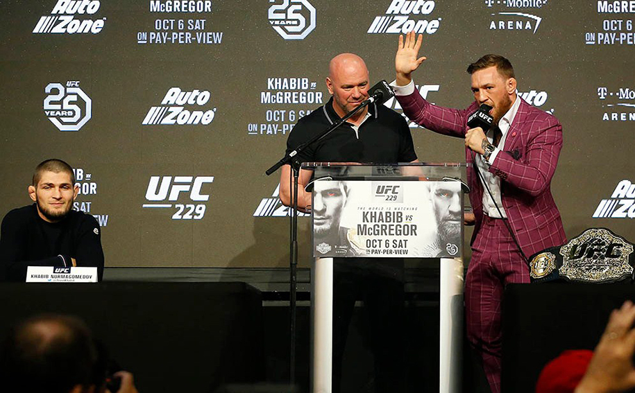 Khabib: ‘Conor là gã ngốc, mà chúng tôi thì không quan tâm mấy gã ngốc”