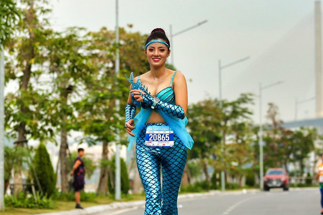 “Nàng tiên cá lên bờ” ở Halong Bay International Heritage Marathon 2019 là ai? “Nàng tiên cá lên bờ” ở Halong Bay International Heritage Marathon 2019 là ai?