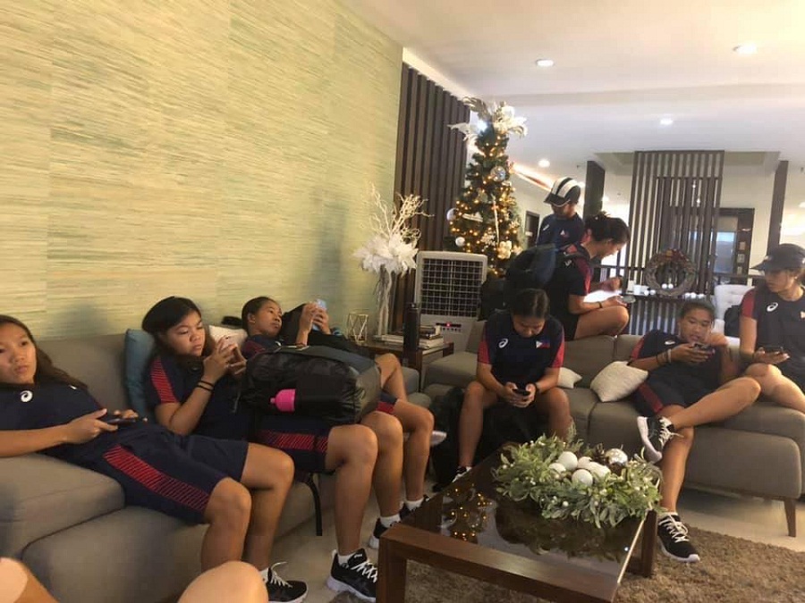 ĐT nữ Philippines cũng phải vạ vật chờ phòng khách sạn tại SEA Games 30