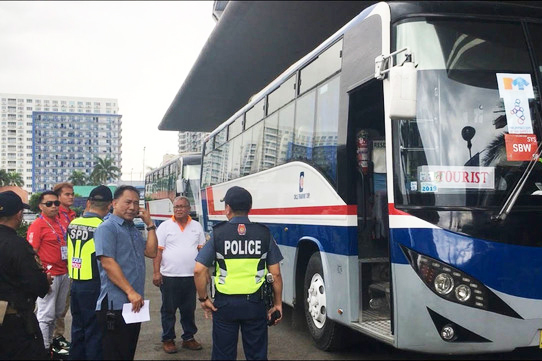 Chỉ có 110 xe buýt cho 22.000 người, khán giả nguy cơ lỡ Lễ khai mạc SEA Games 30