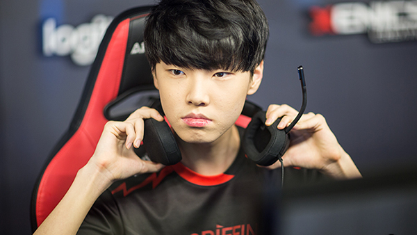 Tin chuyển nhượng LMHT mới nhất 28/11: SofM và Jackeylove chung team?