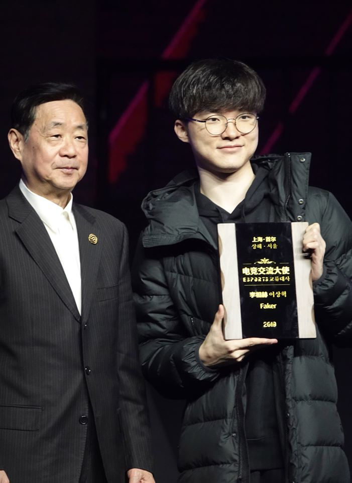 Những hình ảnh đầu tiên về Faker sau khi SKT T1 công bố đội hình mới
