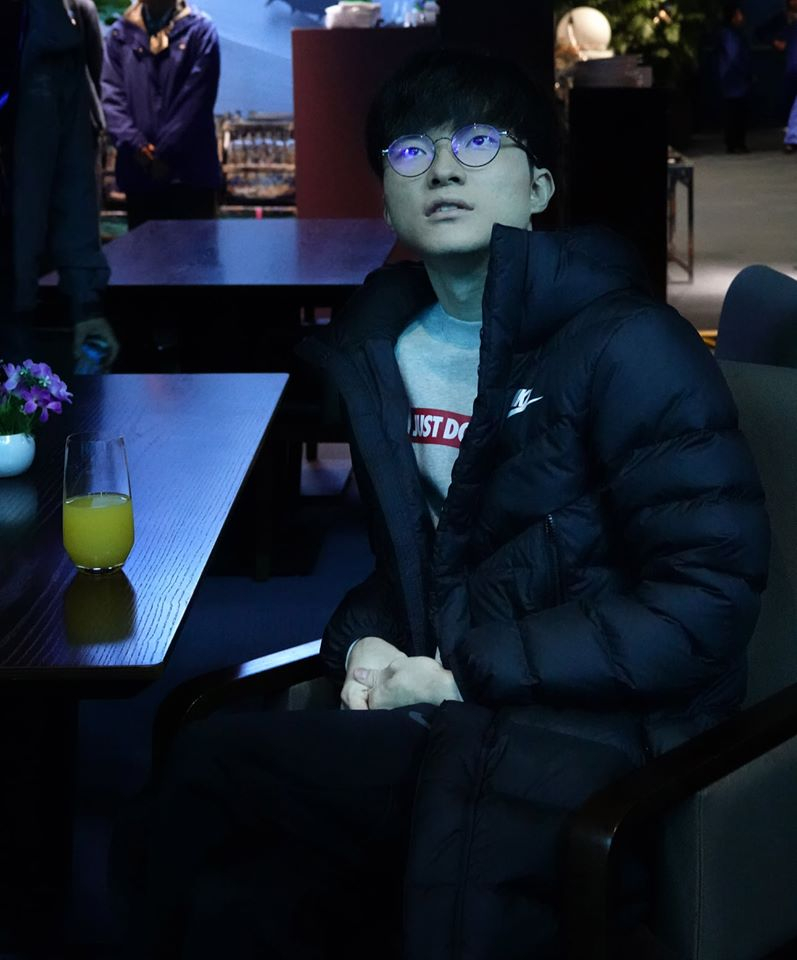 Những hình ảnh đầu tiên về Faker sau khi SKT T1 công bố đội hình mới