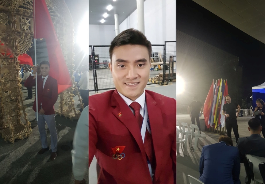 Kiếm thủ cầm cờ Việt Nam Vũ Thành An selfie ở Lễ Khai mạc SEA Games 30