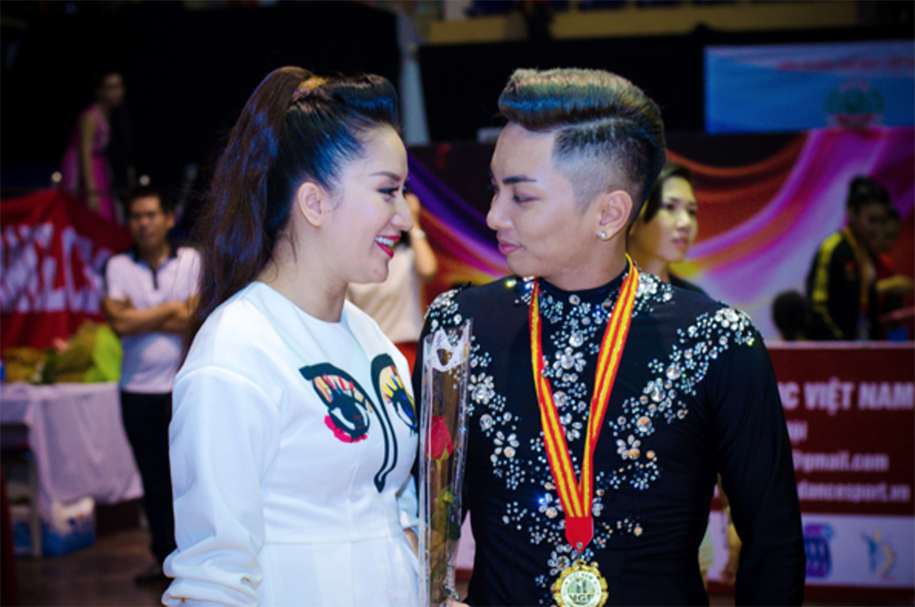 “Nữ hoàng khiêu vũ thể thao” Khánh Thi làm HLV của chồng tại SEA Games 30