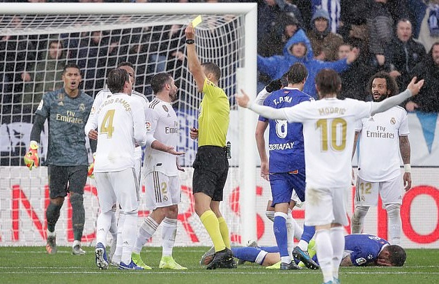 Ramos sắm cả vai người hùng lẫn tội đồ cho Real Madrid trong 13 phút