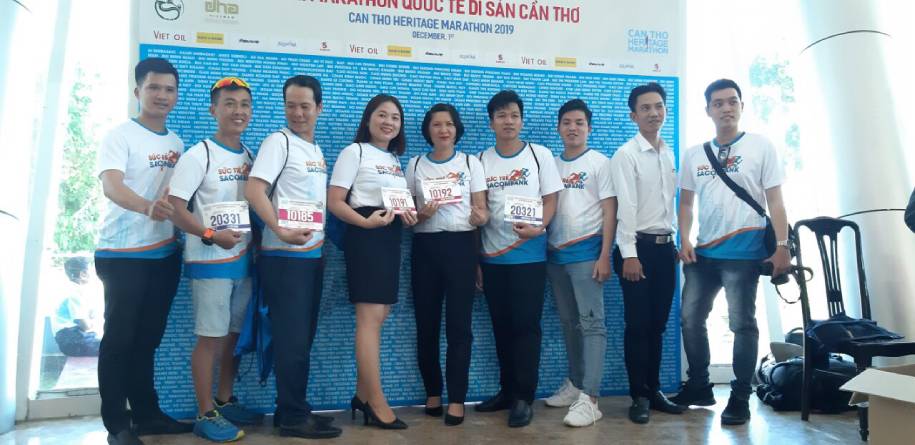 Vận động viên nô nức nhận Race kit tại Marathon Di sản Cần Thơ 2019