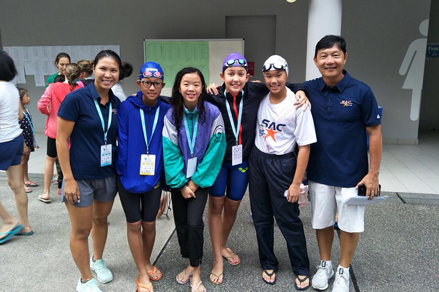 Cô giáo Việt nhận quà bất ngờ từ gia đình học trò khi thi đấu ở SEA Games 30