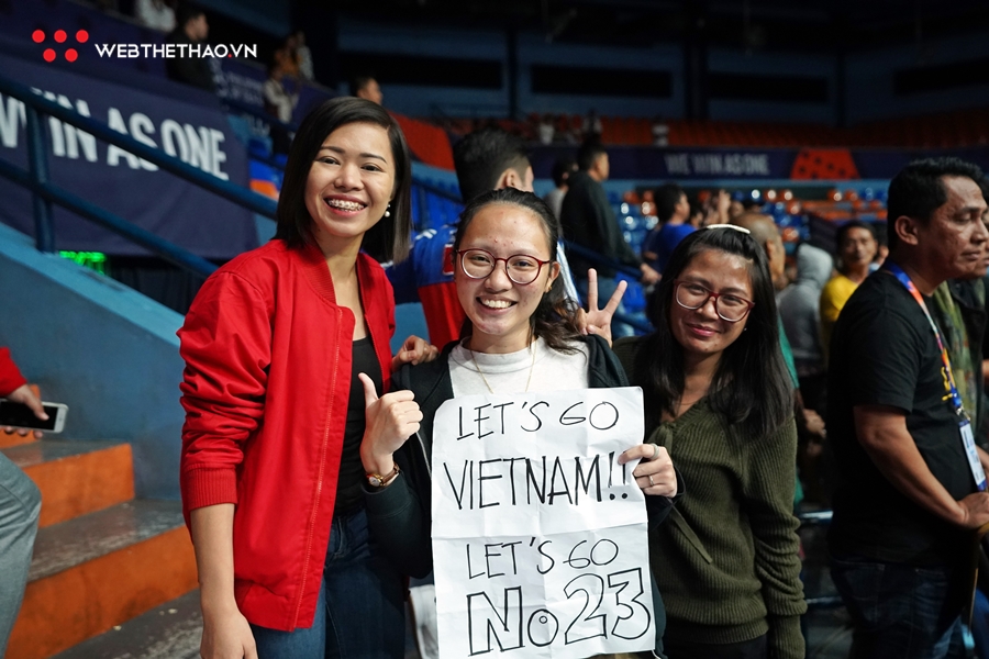 3 nữ CĐV Philippines và tình yêu đặc biệt dành cho Tâm Đinh