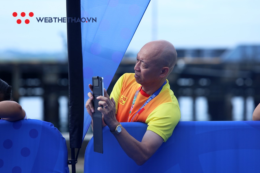 Lãnh đội Dương Đức Thủy rớt nước mắt khi Phương Trinh giành HCĐ SEA Games 30 lịch sử