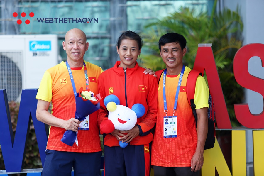 Lãnh đội Dương Đức Thủy rớt nước mắt khi Phương Trinh giành HCĐ SEA Games 30 lịch sử
