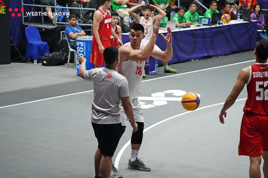 Chris Dierker nổi cáu, Indonesia lãnh hậu quả