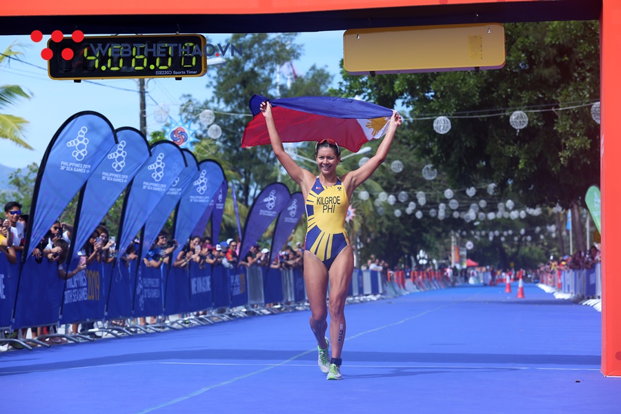 Người mẫu Philippines “xé toang” đường đua triathlon SEA Games 30 bằng vẻ đẹp nóng bỏng
