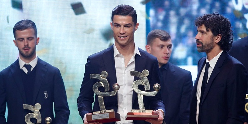 Bằng chứng cho thấy Ronaldo dự lễ trao giải thưởng Serie A để chữa thẹn