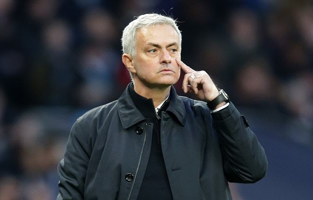 Mourinho bất ngờ chọn khách sạn bình dân khi trở lại đụng độ MU