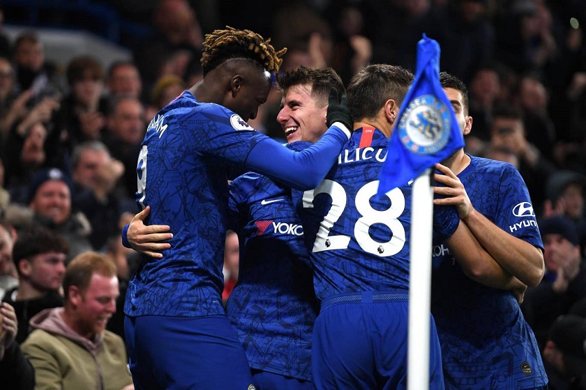 Abraham ghi bàn cho Chelsea với tốc độ khiến Morata hổ thẹn