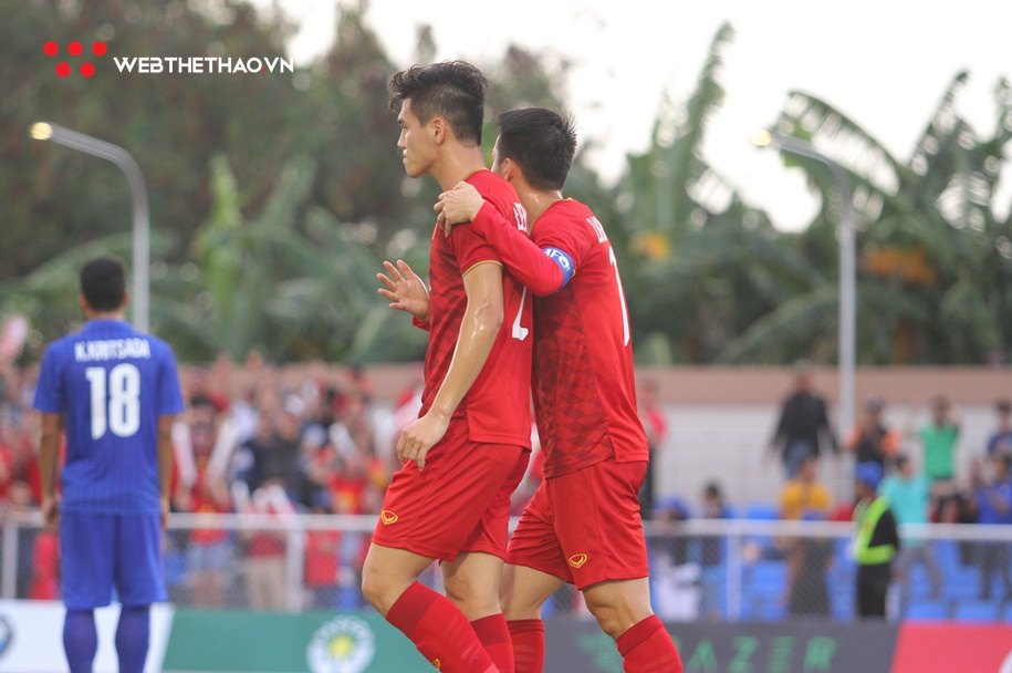 Ảnh chế trận U22 Việt Nam vs U22 Thái Lan: Tiến Linh hóa "bụt", trọng tài "đẹp trai"