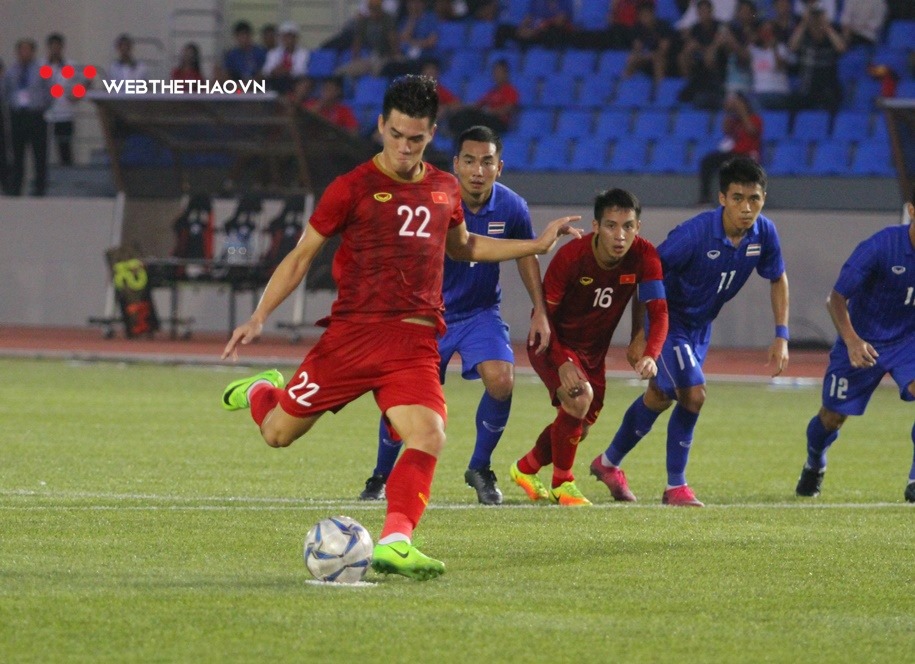Lý do HLV Park Hang Seo cho Tiến Linh đá lại penalty thay Tấn Sinh