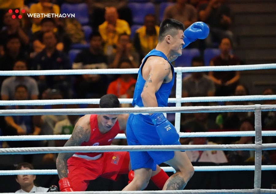 Trương Đình Hoàng tỏa sáng đánh bại ứng viên vô địch John Marvin ở hạng 81kg Boxing SEA Games 30
