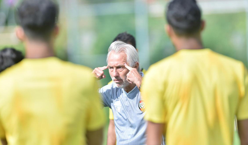 UAE sa thải HLV Bert van Marwijk không lâu sau trận thua Việt Nam