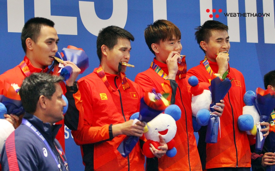 Vũ Thành An cùng ĐT kiếm chém nam đánh bại Thái Lan mang về HCV SEA Games 30