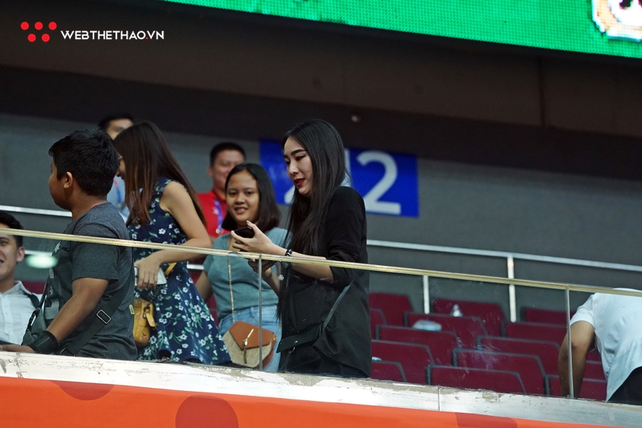Bạn gái xinh như Hot girl một mình bay tới Philippines cổ vũ Lê Hiếu Thành