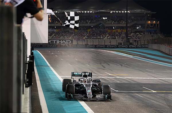 Formula One thất bại khi đổi cờ truyền thống thành điện tử