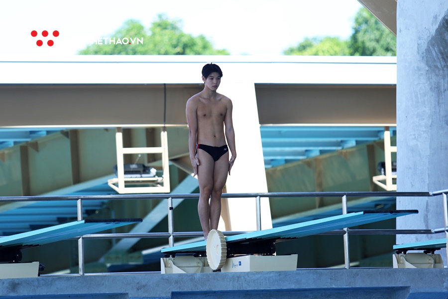 Ngắm “hot boy” nhảy cầu 2X trắng bóc như trứng gà, suýt đoạt HCĐ SEA Games 30