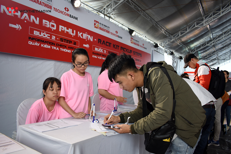 Marathon Quốc tế Thành phố Hồ Chí Minh Techcombank 2019 trả racekit cho VĐV