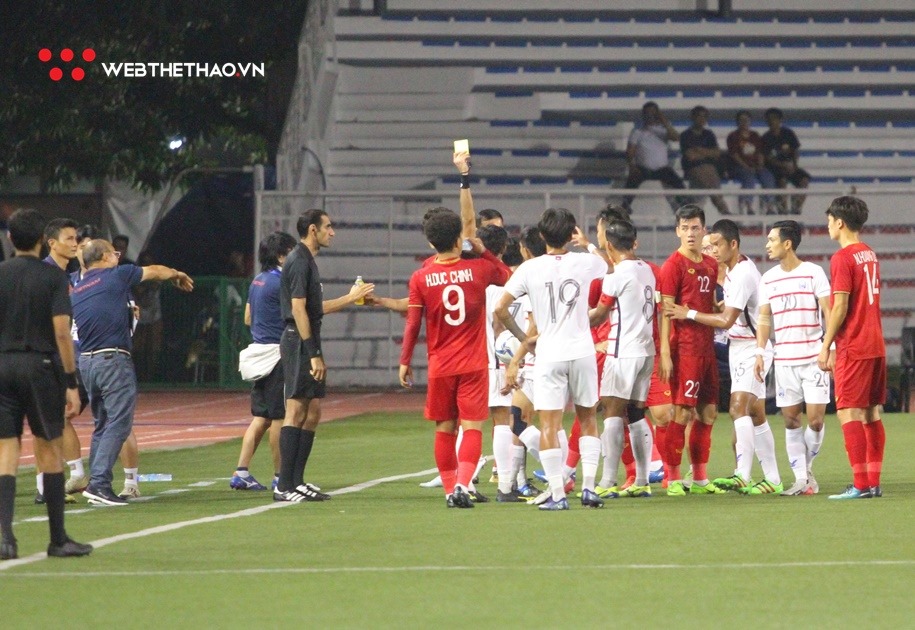 Thầy Park lĩnh thẻ, U22 Việt Nam lập “thành tích” đáng nhớ