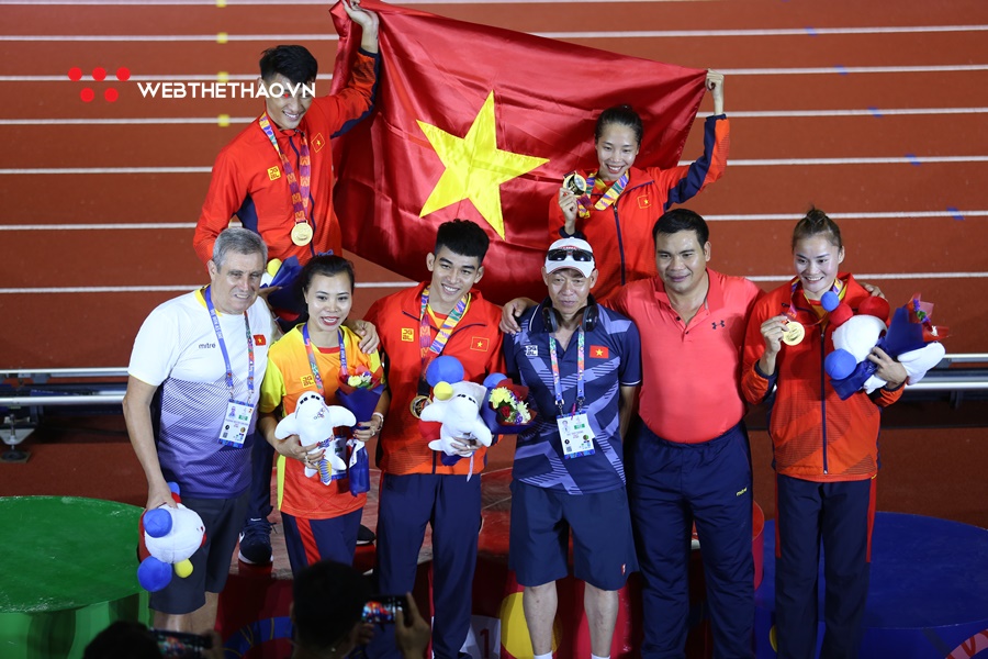 Quách Công Lịch bế thốc “em gái nhỏ” Quách Thị Lan mừng HCV SEA Games 30 lịch sử Quách Công Lịch bế thốc “em gái nhỏ” Quách Thị Lan mừng HCV SEA Games 30 lịch sử